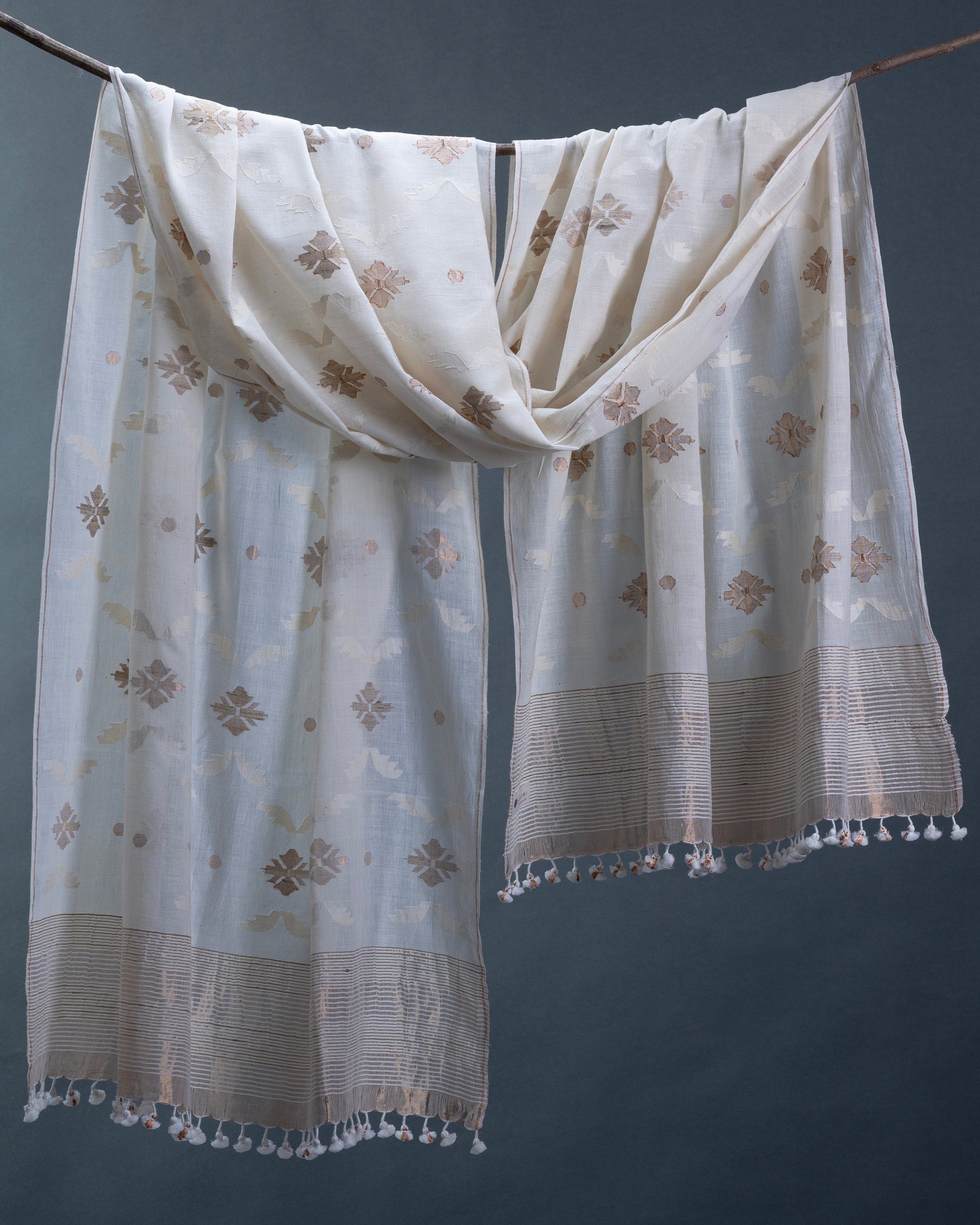 Paatijaal Phool Dupatta