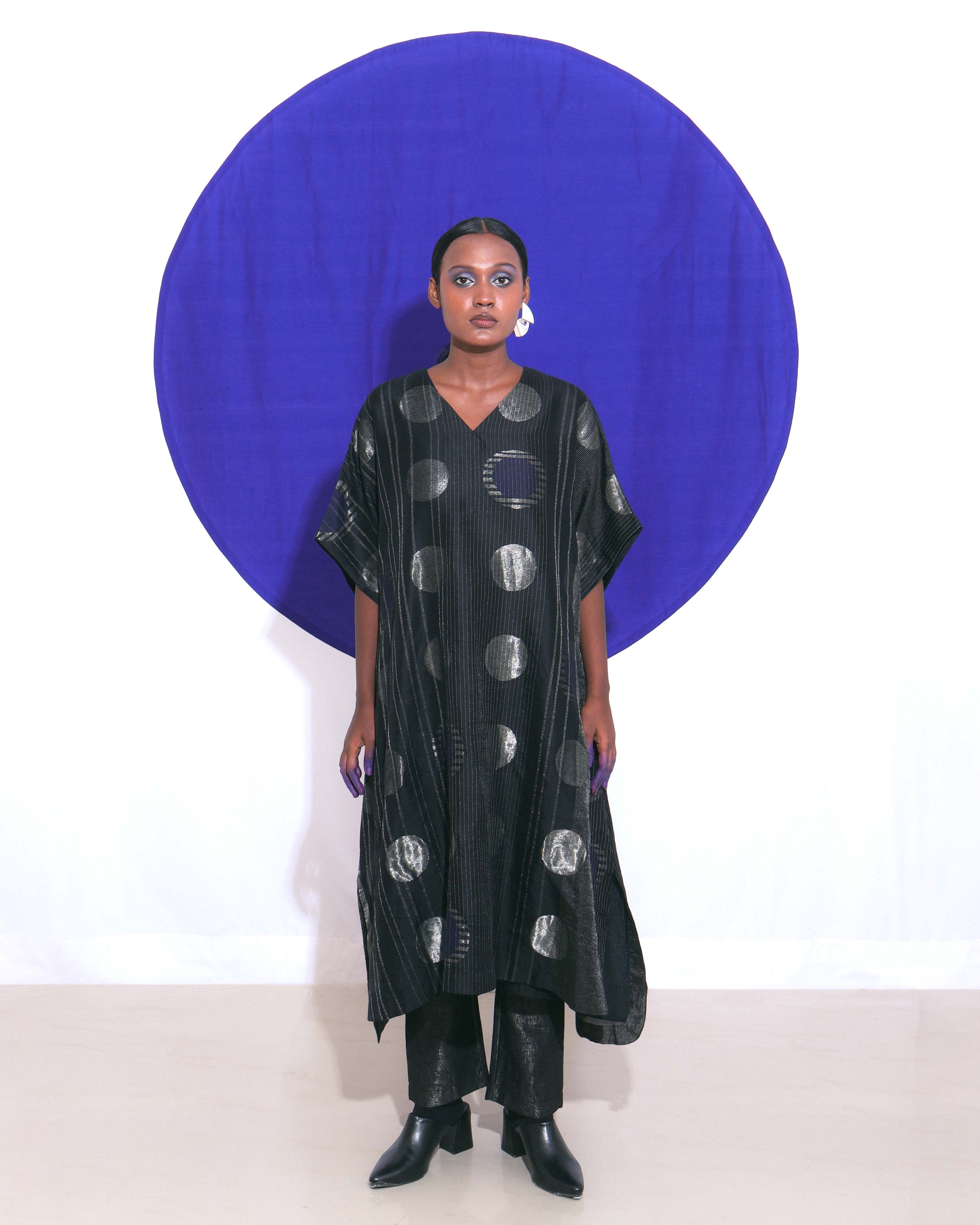 Shoonyata Multiple Circle V Neck Kaftan
