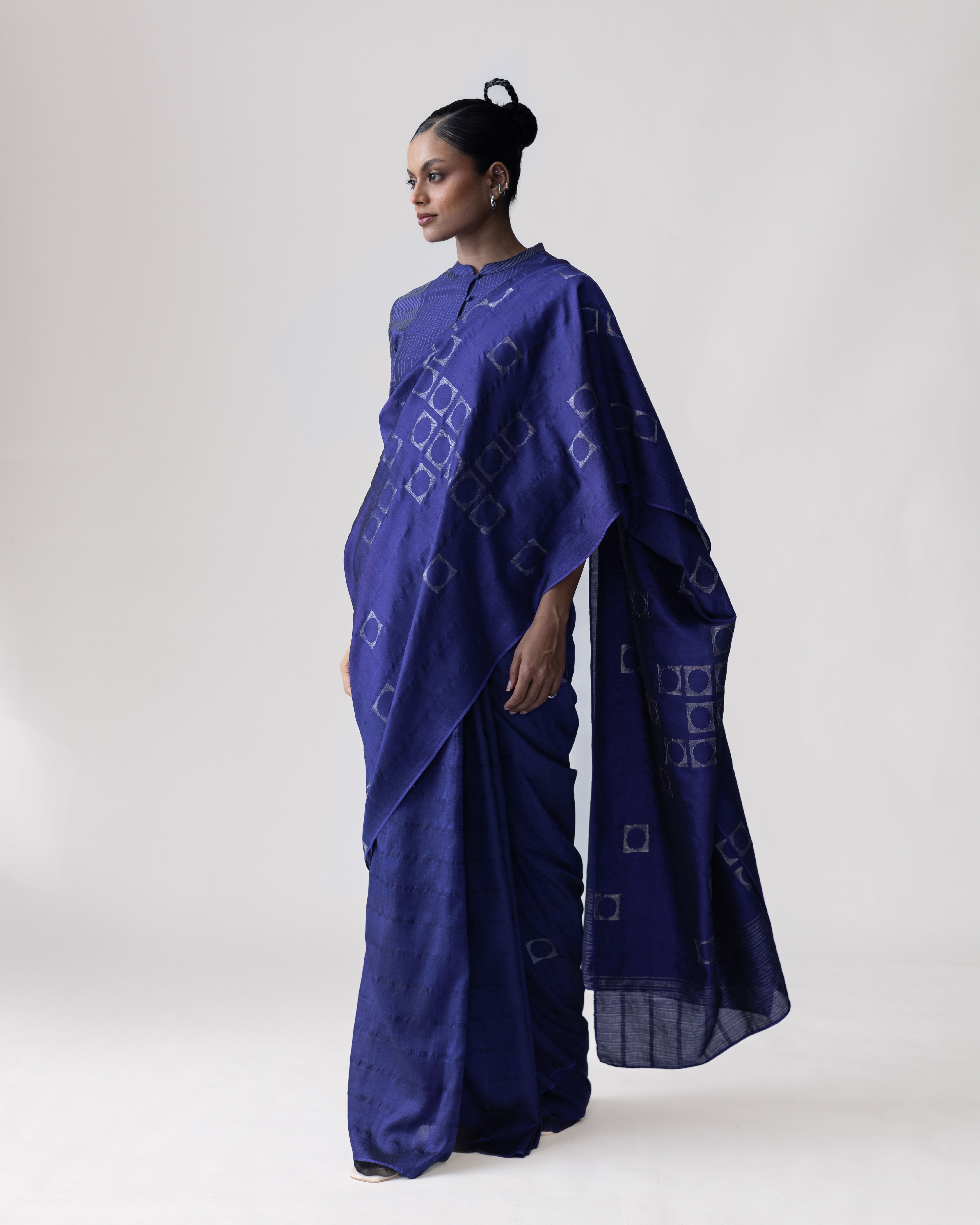 Shoonyata Bindu Pratilom Saree