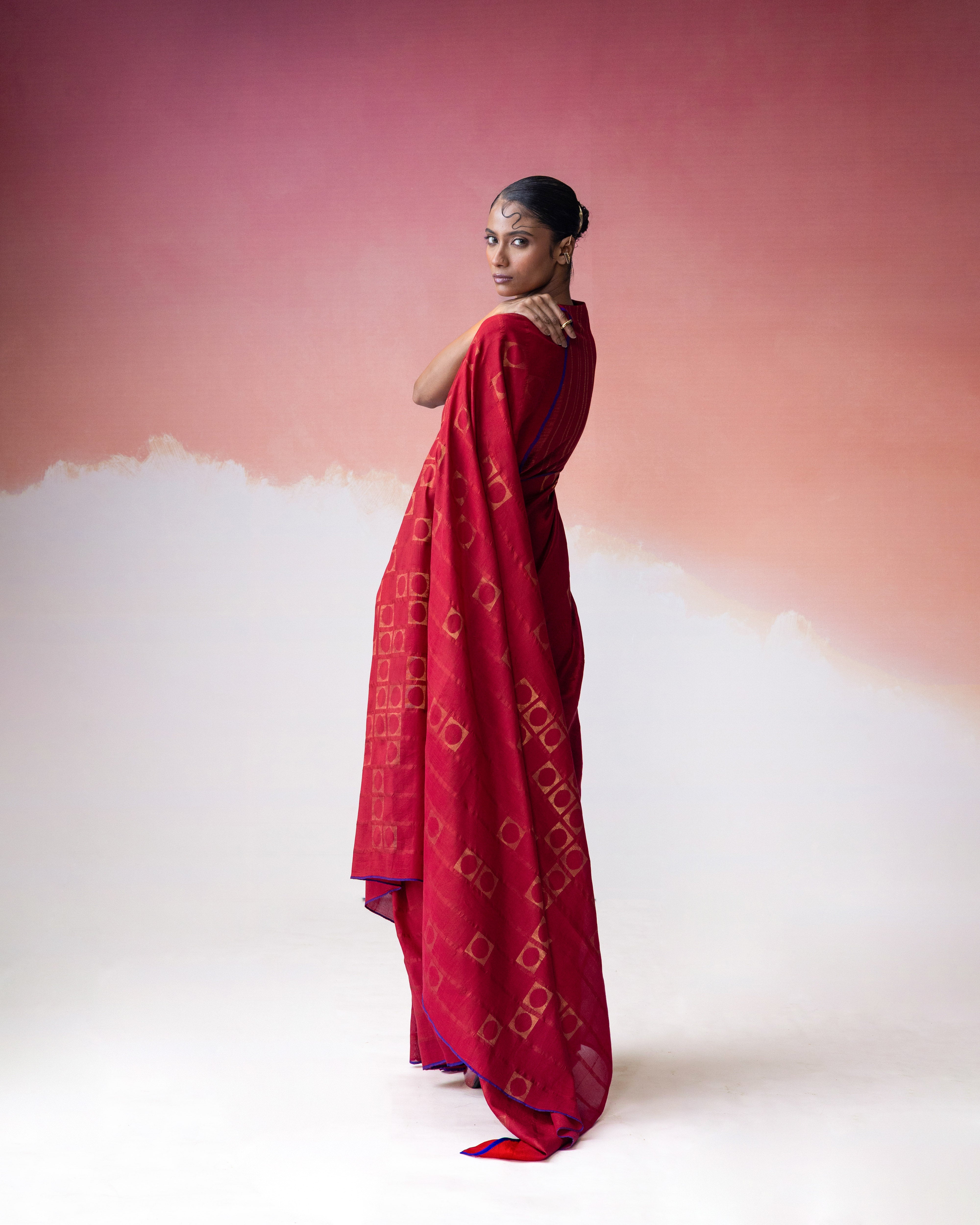 Ananyata Bindu Pratilom Saree