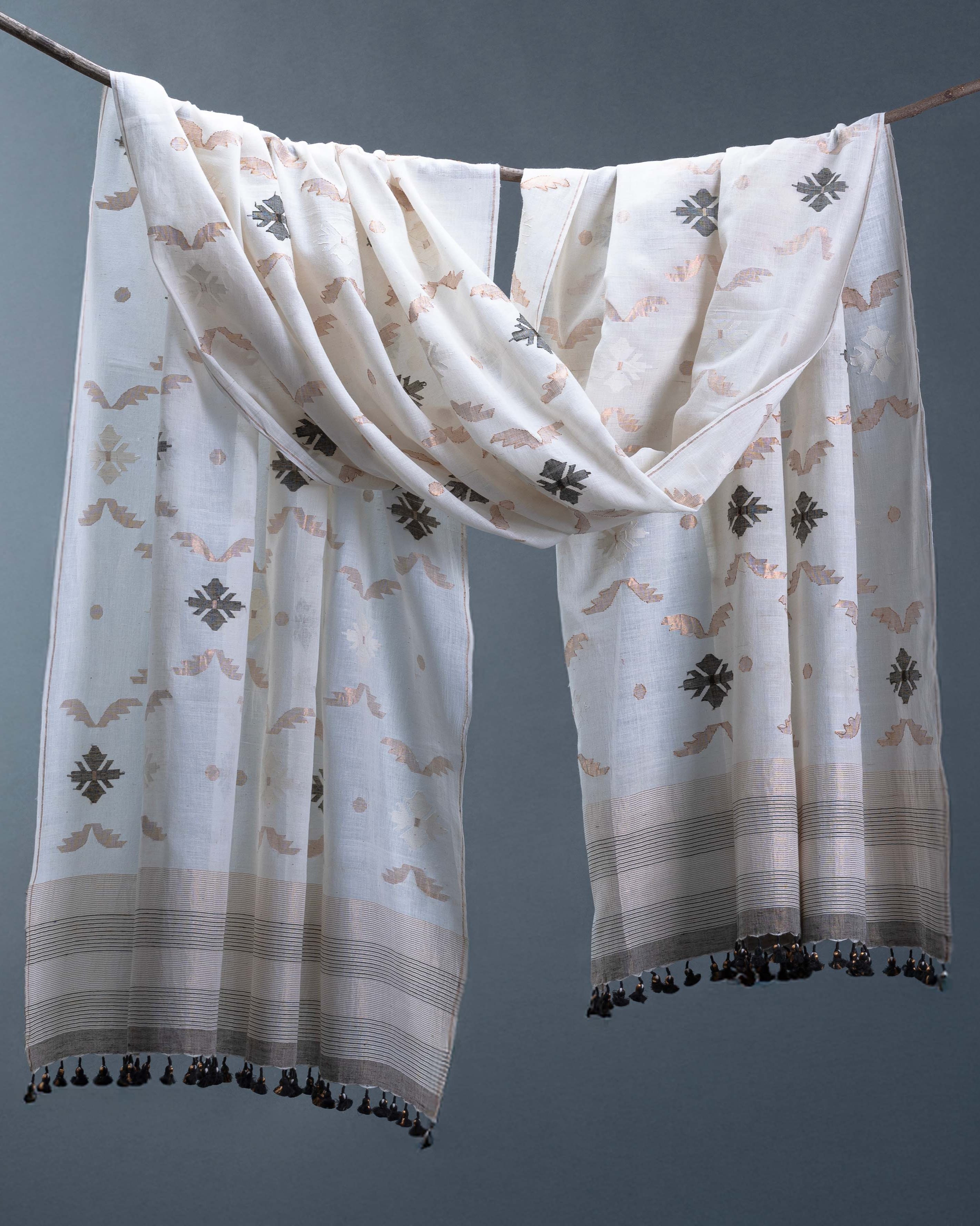 Paatijaal Phool Dupatta