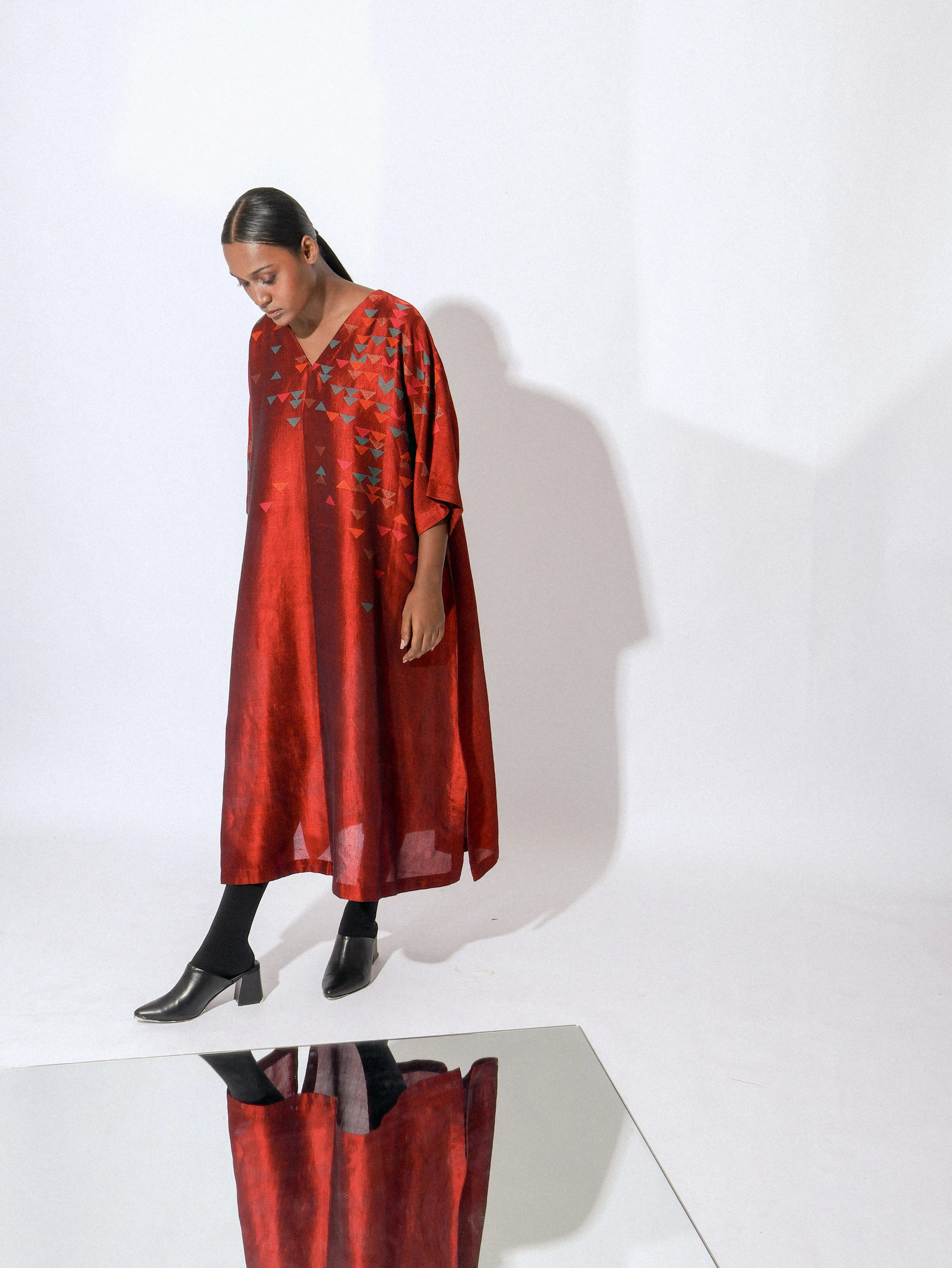Product-Stardust-Ruby-V-neck-Kaftan is a handwoven silk piece adorned with intricate Jamdani work.