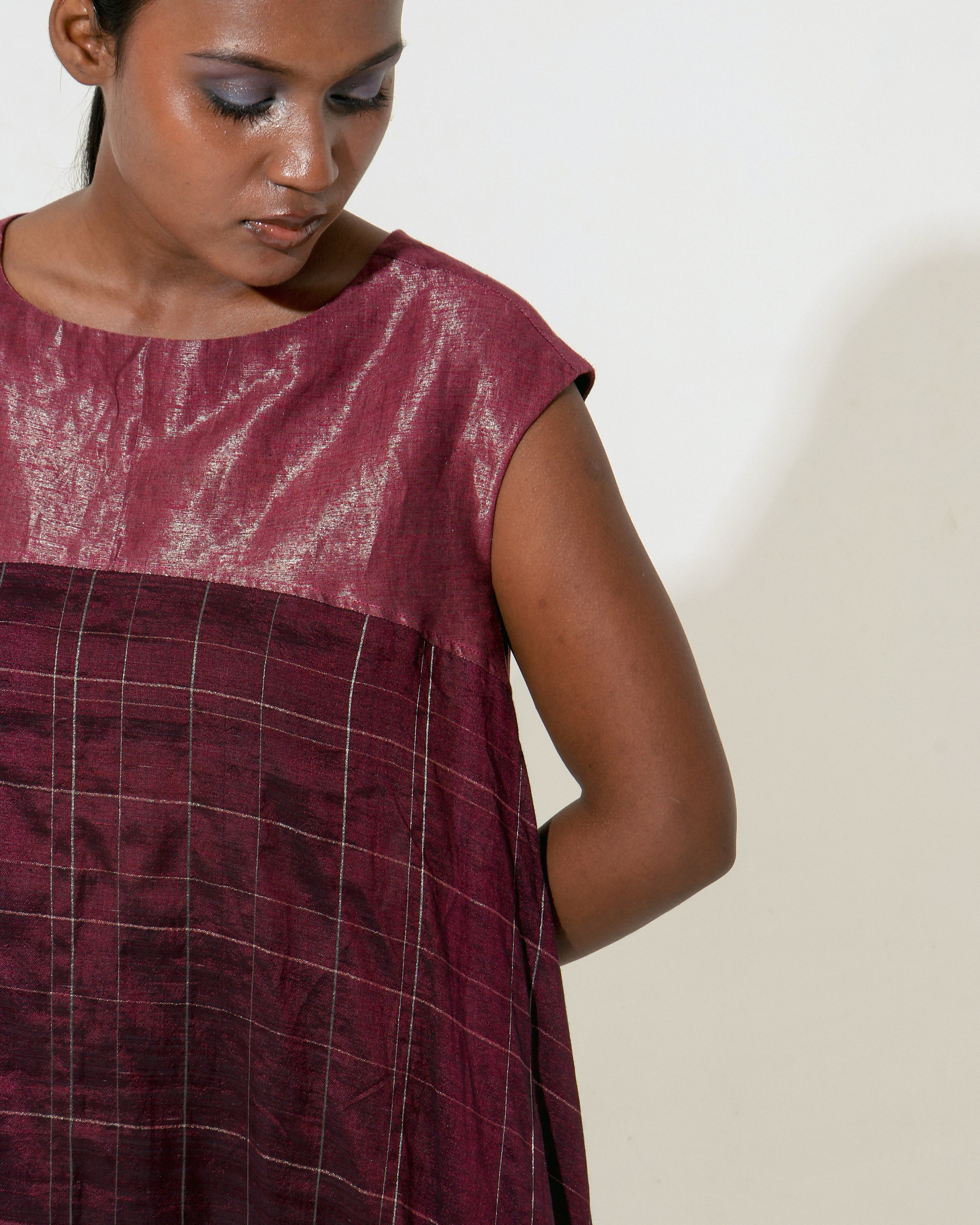 The Shoonyata Lunar Dress is a sleeveless garment with a relaxed silhouette that flows elegantly Made from handwoven silk using the traditional weaving technique.