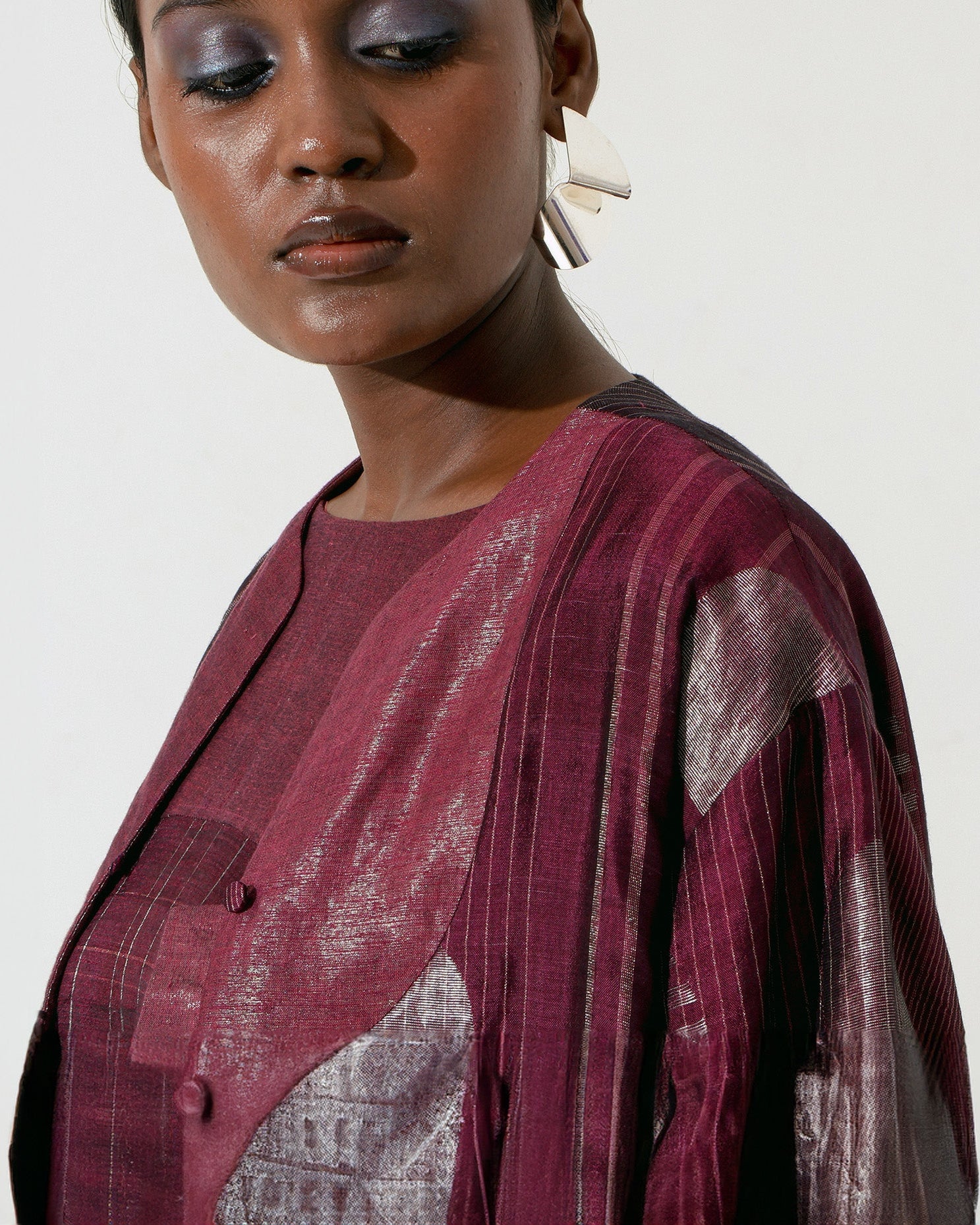 The Shoonyata Multiple Circle Jacket Dress is crafted from handwoven silk using the traditional Jacquard  Jamdani technique, The jacket features an open-front design with three-quarter-length sleeves.
