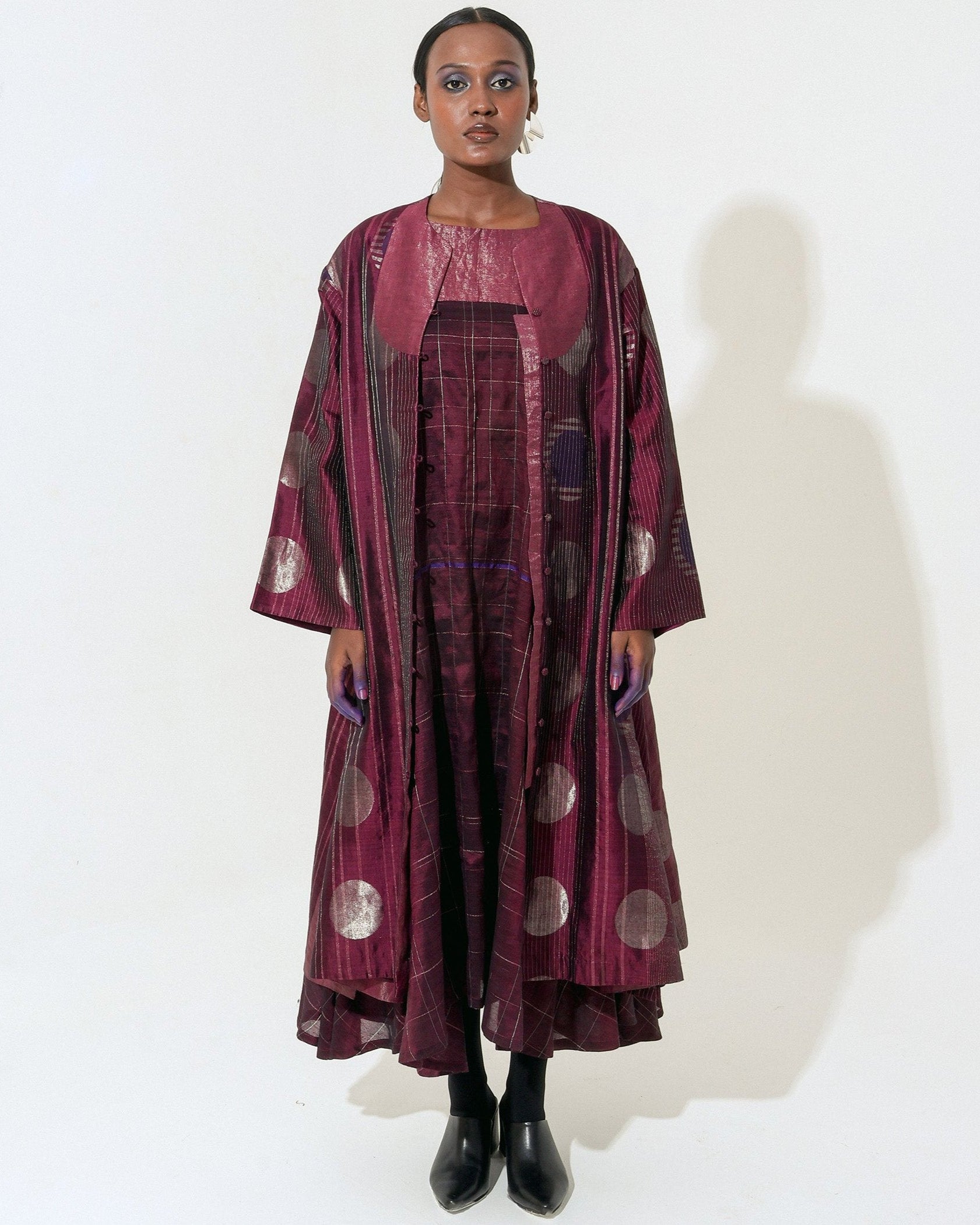 The Shoonyata Multiple Circle Jacket Dress is crafted from handwoven silk using the traditional Jacquard  Jamdani technique, The jacket features an open-front design with three-quarter-length sleeves.